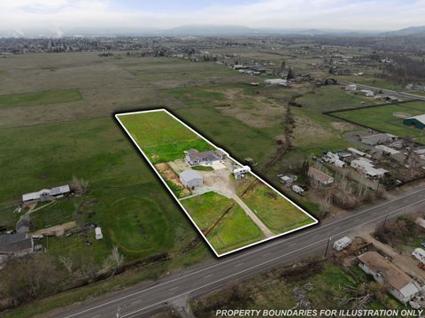 Tiny photo for 597 Bigham Brown Road, Eagle Point, OR 97524 (MLS # 220212955)