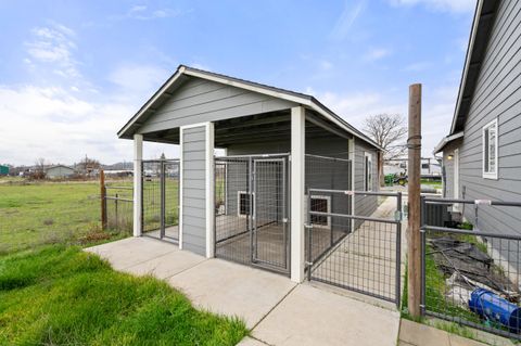 Tiny photo for 597 Bigham Brown Road, Eagle Point, OR 97524 (MLS # 220212955)