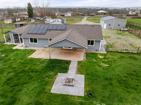 Tiny photo for 597 Bigham Brown Road, Eagle Point, OR 97524 (MLS # 220212955)