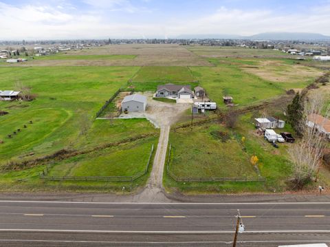 Tiny photo for 597 Bigham Brown Road, Eagle Point, OR 97524 (MLS # 220212955)