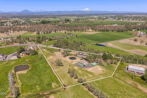 Tiny photo for 6900 NE 1st Street, Redmond, OR 97756 (MLS # 220222696)