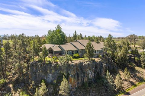 Tiny photo for 6900 NE 1st Street, Redmond, OR 97756 (MLS # 220222696)