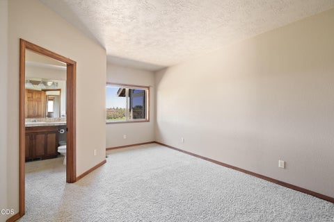 Tiny photo for 6900 NE 1st Street, Redmond, OR 97756 (MLS # 220222696)