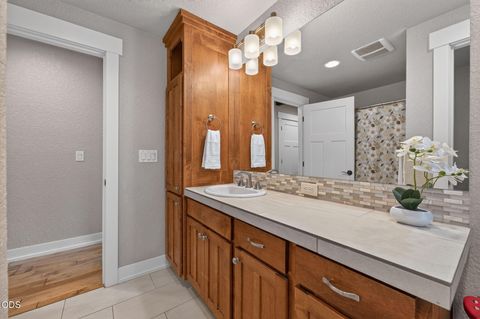 Tiny photo for 62968 Fresca Street, Bend, OR 97703 (MLS # 220224421)
