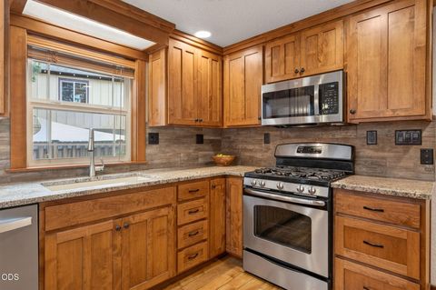 Tiny photo for 62968 Fresca Street, Bend, OR 97703 (MLS # 220224421)