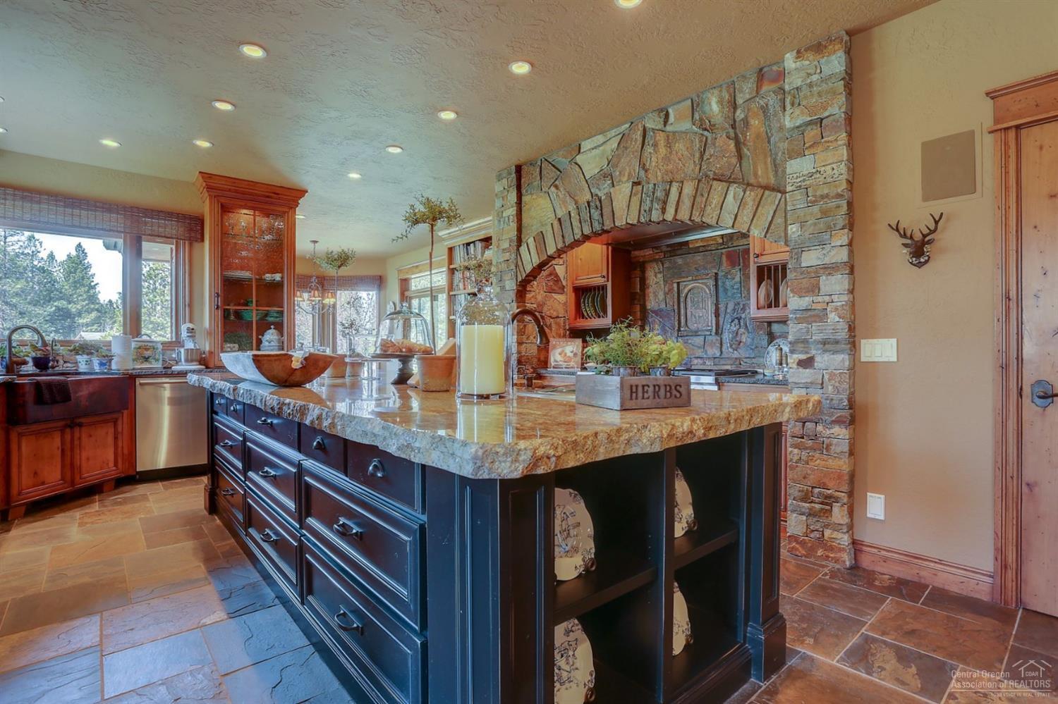 Broken Top - Residential