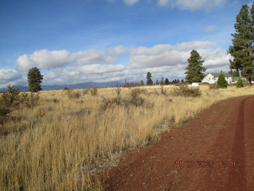 This level parcel is located in an area of site-built homes only, offering beautiful views of the surrounding landscape. Enjoy well-maintained gravel roads with maintenance provided by the association. Conveniently situated between Crater Lake and Klamath Falls, the property is just minutes from
Chiloquin and the scenic Williamson River.