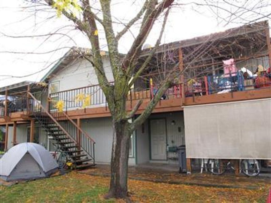 Great Investment! 2 bed 1 bath units with recent improvemnets. Conveniently located near schools and shopping. Rents are 1 unit $700 and the other 3 are at $600.
