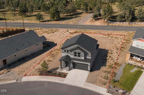Tiny photo for 4615 SW Salmon Avenue, Redmond, OR 97756 (MLS # 220226591)
