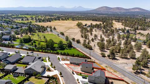 Tiny photo for 4615 SW Salmon Avenue, Redmond, OR 97756 (MLS # 220226591)