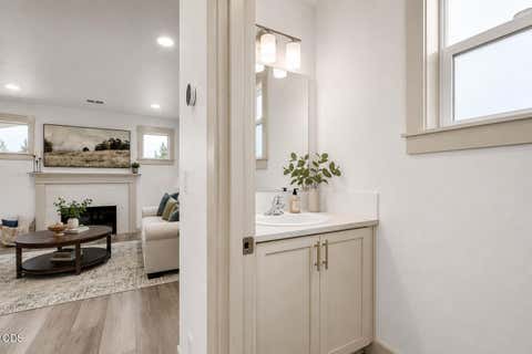 Tiny photo for 4615 SW Salmon Avenue, Redmond, OR 97756 (MLS # 220226591)