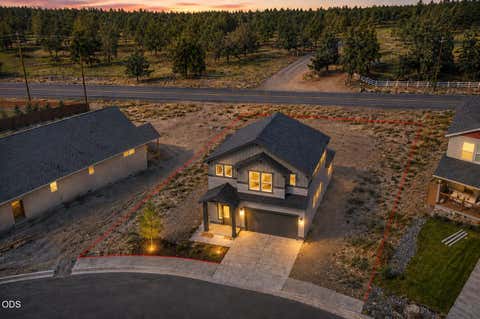Photo of 4615 SW Salmon Avenue, Redmond, OR 97756 (MLS # 220226591)