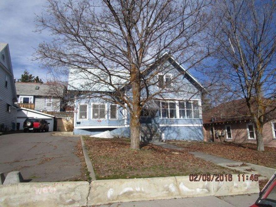 This Sturdy Duplex Will Really Shine With A Little Tlc. Not Much Work Is Needed To Rent These Units Out. Great Location Near Down Town.Note: Employees And Family Members Residing With Employees Of Jpmorgan Chase Bank, N.A., Its Affiliates Or Subsidiaries Are Strictly Prohibited From Directly Or Indirectly Purchasing Any Property Owned By Jpmorgan Chase Bank, N.A.