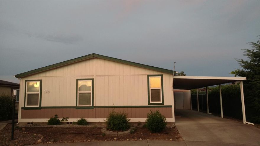 Great cul-de-sac home in the Hidden Grove PUD. This home features a split floor plan and was built in 2000. There is 1188 sq. ft of living space with great floor plan that allows a lot of natural light. Vaulted ceilings, open floor plan, built-in entertainment center. Have access to pool, clubhouse, tennis and basketball courts.