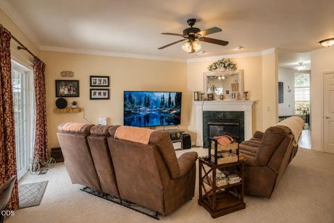 Tiny photo for 499 Ridgeway Avenue, Central Point, OR 97502 (MLS # 220224159)