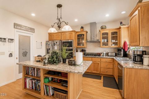 Tiny photo for 499 Ridgeway Avenue, Central Point, OR 97502 (MLS # 220224159)