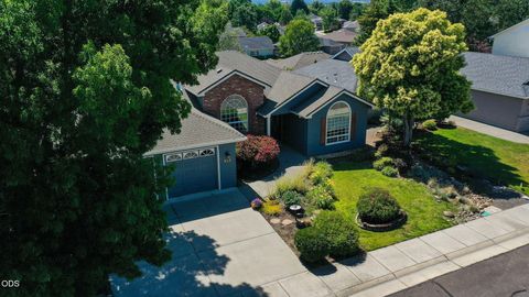 Tiny photo for 499 Ridgeway Avenue, Central Point, OR 97502 (MLS # 220224159)