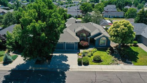 Tiny photo for 499 Ridgeway Avenue, Central Point, OR 97502 (MLS # 220224159)