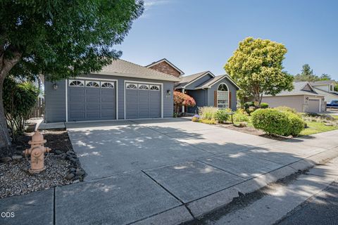 Tiny photo for 499 Ridgeway Avenue, Central Point, OR 97502 (MLS # 220224159)