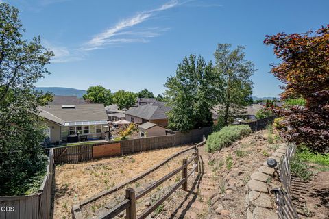 Tiny photo for 499 Ridgeway Avenue, Central Point, OR 97502 (MLS # 220224159)