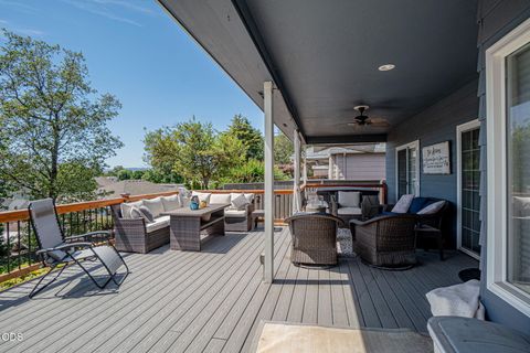 Tiny photo for 499 Ridgeway Avenue, Central Point, OR 97502 (MLS # 220224159)