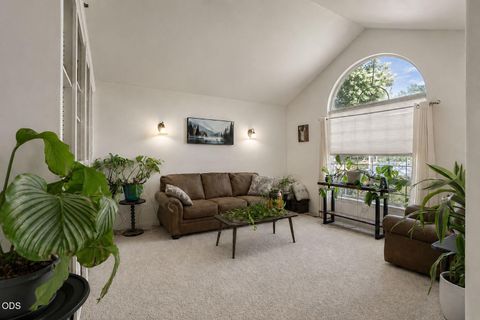 Tiny photo for 499 Ridgeway Avenue, Central Point, OR 97502 (MLS # 220224159)