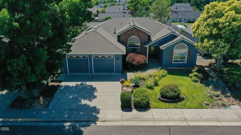 Tiny photo for 499 Ridgeway Avenue, Central Point, OR 97502 (MLS # 220224159)