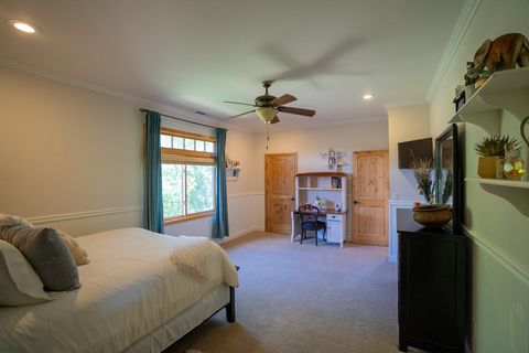 Tiny photo for 1881 Brophy Road, Eagle Point, OR 97524 (MLS # 220207898)