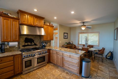 Tiny photo for 1881 Brophy Road, Eagle Point, OR 97524 (MLS # 220207898)