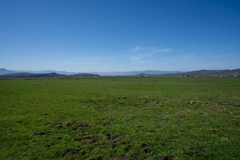 Tiny photo for 1881 Brophy Road, Eagle Point, OR 97524 (MLS # 220207898)