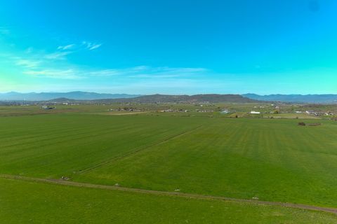 Tiny photo for 1881 Brophy Road, Eagle Point, OR 97524 (MLS # 220207898)