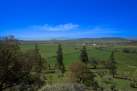 Tiny photo for 1881 Brophy Road, Eagle Point, OR 97524 (MLS # 220207898)