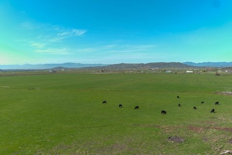 Tiny photo for 1881 Brophy Road, Eagle Point, OR 97524 (MLS # 220207898)