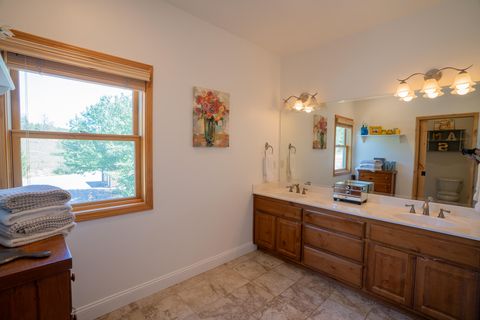 Tiny photo for 1881 Brophy Road, Eagle Point, OR 97524 (MLS # 220207898)