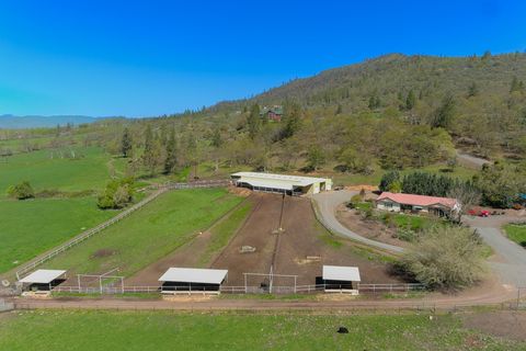 Tiny photo for 1881 Brophy Road, Eagle Point, OR 97524 (MLS # 220207898)