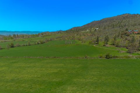 Tiny photo for 1881 Brophy Road, Eagle Point, OR 97524 (MLS # 220207898)