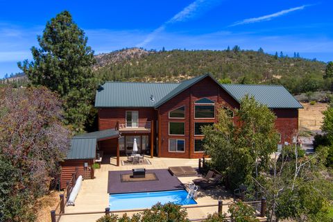 Tiny photo for 1881 Brophy Road, Eagle Point, OR 97524 (MLS # 220207898)