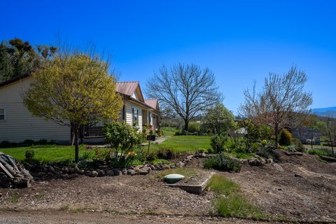 Tiny photo for 1881 Brophy Road, Eagle Point, OR 97524 (MLS # 220207898)
