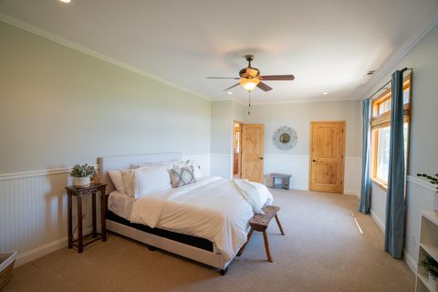 Tiny photo for 1881 Brophy Road, Eagle Point, OR 97524 (MLS # 220207898)