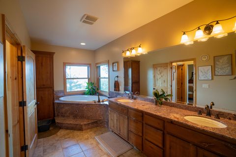 Tiny photo for 1881 Brophy Road, Eagle Point, OR 97524 (MLS # 220207898)