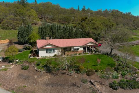 Tiny photo for 1881 Brophy Road, Eagle Point, OR 97524 (MLS # 220207898)