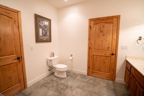 Tiny photo for 1881 Brophy Road, Eagle Point, OR 97524 (MLS # 220207898)