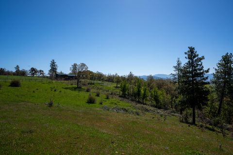 Tiny photo for 1881 Brophy Road, Eagle Point, OR 97524 (MLS # 220207898)