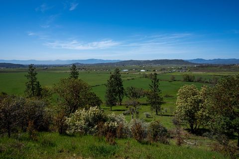 Tiny photo for 1881 Brophy Road, Eagle Point, OR 97524 (MLS # 220207898)