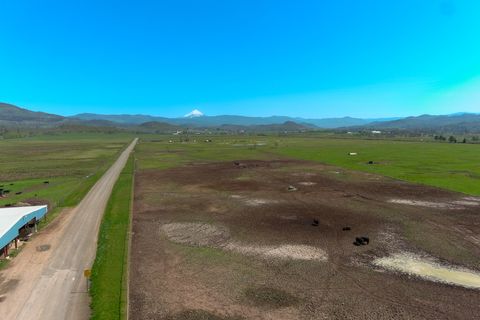 Tiny photo for 1881 Brophy Road, Eagle Point, OR 97524 (MLS # 220207898)