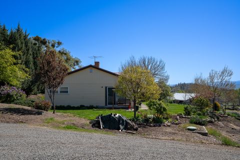 Tiny photo for 1881 Brophy Road, Eagle Point, OR 97524 (MLS # 220207898)