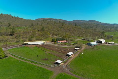 Tiny photo for 1881 Brophy Road, Eagle Point, OR 97524 (MLS # 220207898)