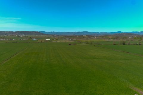 Tiny photo for 1881 Brophy Road, Eagle Point, OR 97524 (MLS # 220207898)