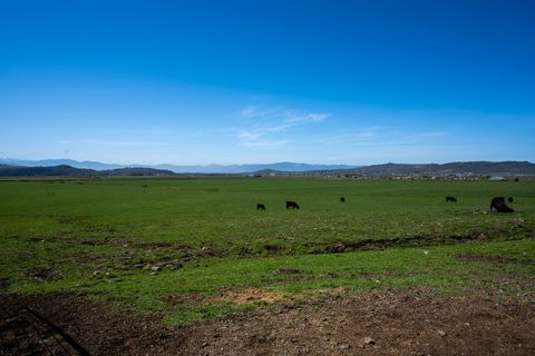 Tiny photo for 1881 Brophy Road, Eagle Point, OR 97524 (MLS # 220207898)