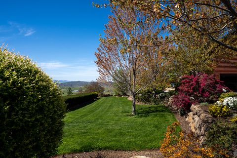 Tiny photo for 1881 Brophy Road, Eagle Point, OR 97524 (MLS # 220207898)